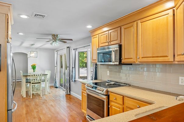 Dining room, Interior, Kitchen, Pendant Lights, Recessed Lighting, Stainless Steel Appliances, Wood Texture Flooring