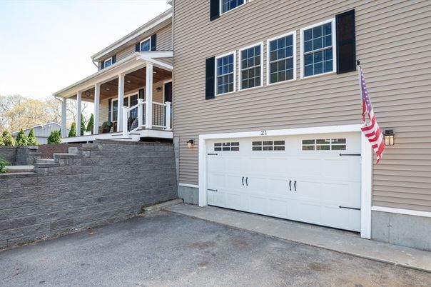 Attached, Exterior, Facade, Rowhouse