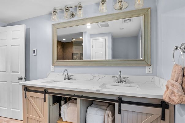 Bathroom, Dual Sink Vanities, Interior, Recessed Lighting