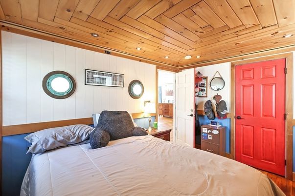 Bedroom, Interior, Recessed Lighting, Wooden Ceilings, Wood Texture Flooring