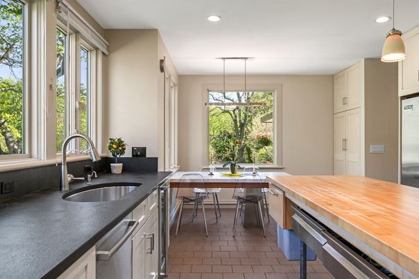 Dining room, Interior, Kitchen, Pendant Lights, Recessed Lighting, Stainless Steel Appliances