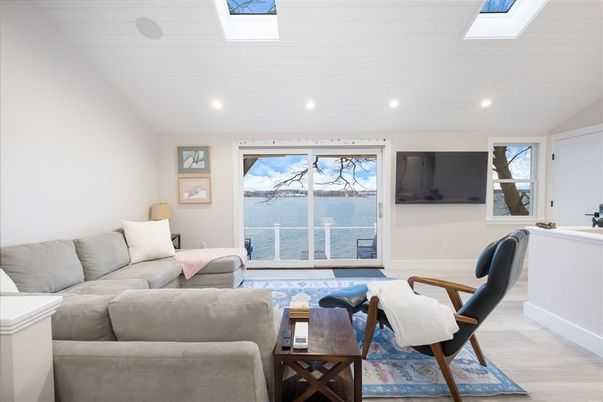 Interior, Living room, Recessed Lighting, Water, Wood Texture Flooring