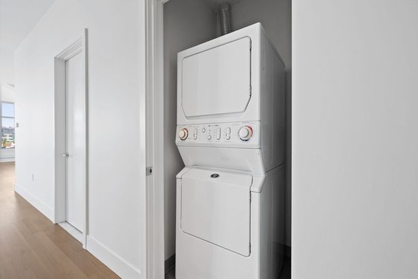 Interior, Utility Closets, Washer, Wood Texture Flooring