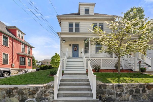 Exterior, Facade, American Foursquare