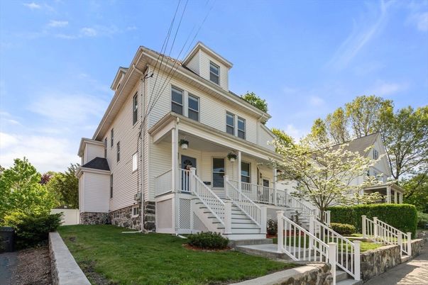 Exterior, Facade, Queen Anne Victorian