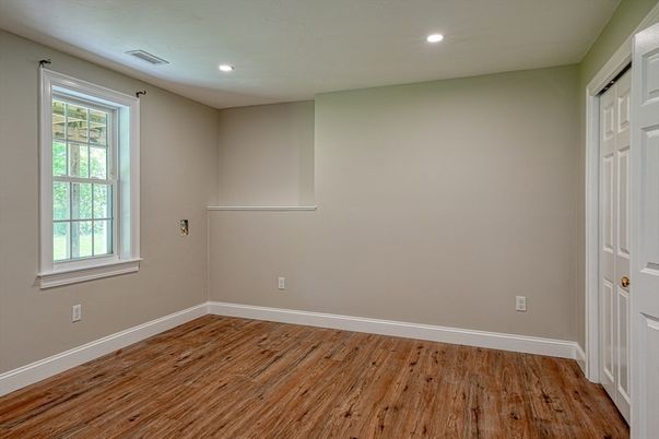 Empty room, Interior, Recessed Lighting, Wood Texture Flooring