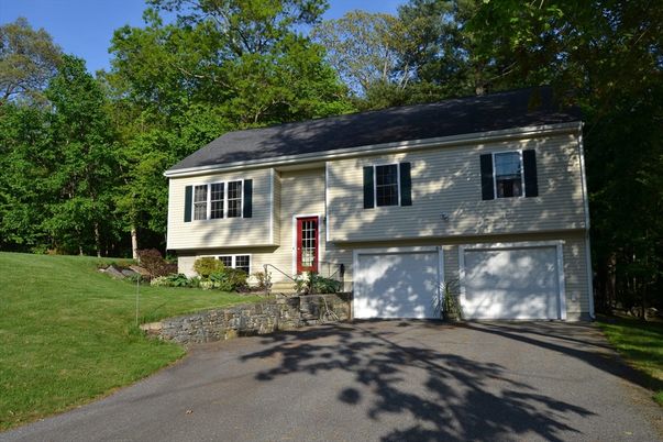 Attached, Exterior, Facade, Raised Ranch