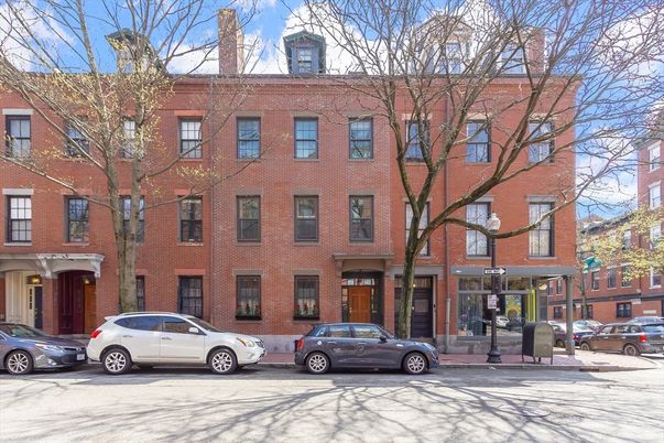 Exterior, Facade, Brick Facade, Rowhouse