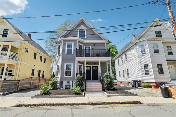 Exterior, Facade, Queen Anne Victorian