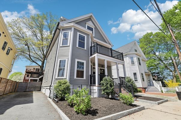 Exterior, Facade, Queen Anne Victorian