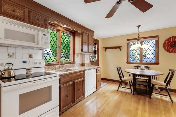 Dining room, Interior, Kitchen, Pendant Lights, Wood Texture Flooring