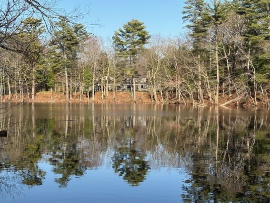 Exterior, Lake