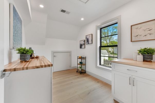 Interior, Recessed Lighting, Wood Texture Flooring