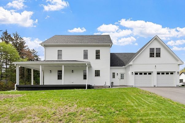 Attached, Exterior, Facade, Farmhouse