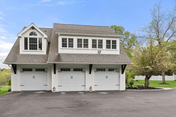 Attached, Exterior, Facade, Cape Cod