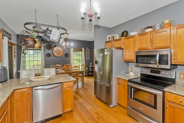 Chandelier, Dining room, Interior, Kitchen, Stainless Steel Appliances, Wood Texture Flooring