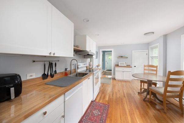 Dining room, Interior, Kitchen, Recessed Lighting, Wood Texture Flooring