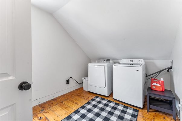 Interior, Washer, Wood Texture Flooring