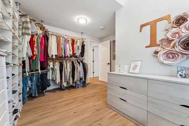 Interior, Walk-in Closets, Wood Texture Flooring
