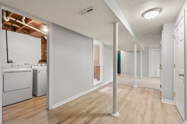 Interior, Utility Closets, Washer, Wood Texture Flooring