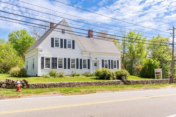 Exterior, Facade, Farmhouse