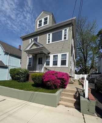Exterior, Facade, American Foursquare