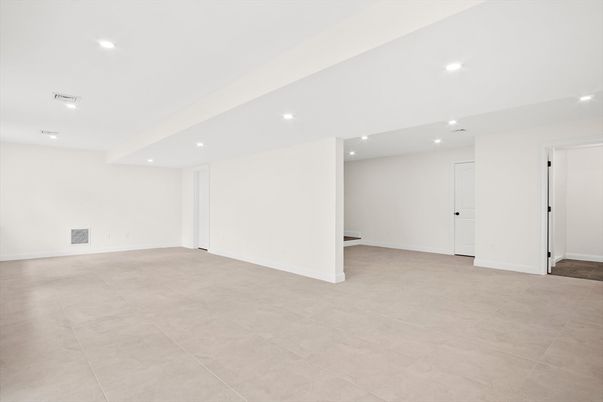 Empty room, Interior, Recessed Lighting
