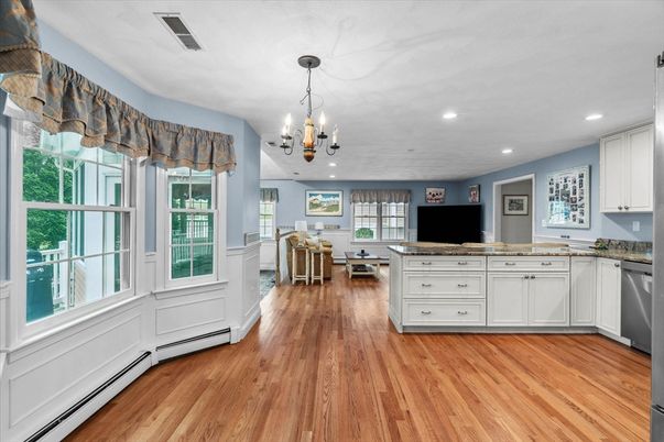 Chandelier, Dining room, Interior, Kitchen, Recessed Lighting, Wood Texture Flooring