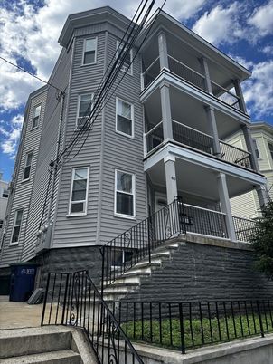 Exterior, Facade, Rowhouse