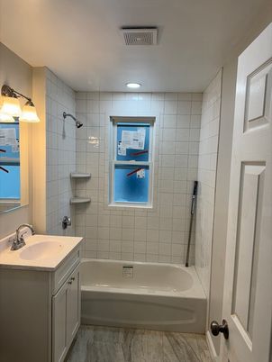 Bathroom, Interior, Recessed Lighting