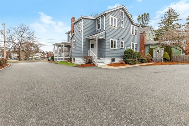 Exterior, Facade, Brick Facade, Queen Anne Victorian