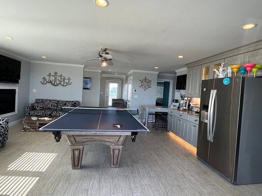 Game Room, Interior, Recessed Lighting