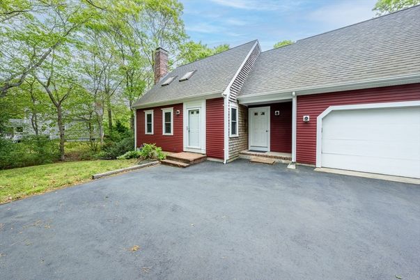Attached, Exterior, Facade, Cape Cod