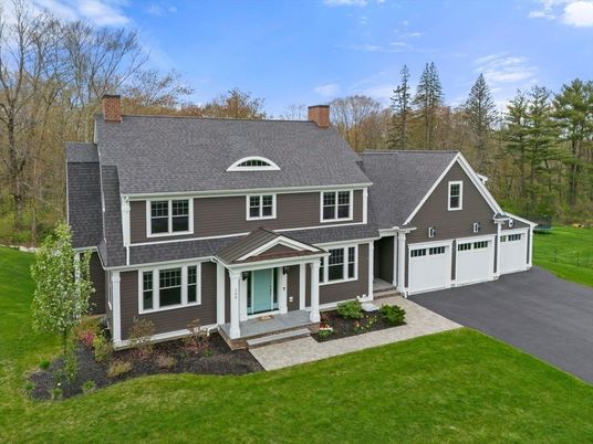 Attached, Exterior, Facade, Cape Cod