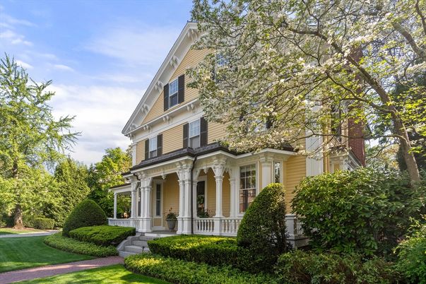 Exterior, Facade, Queen Anne Victorian
