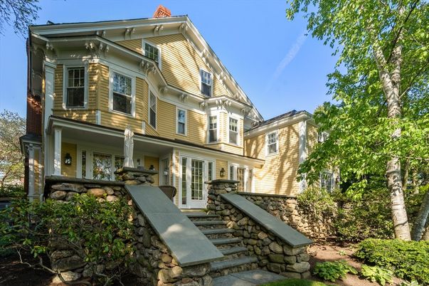 Exterior, Facade, Queen Anne Victorian