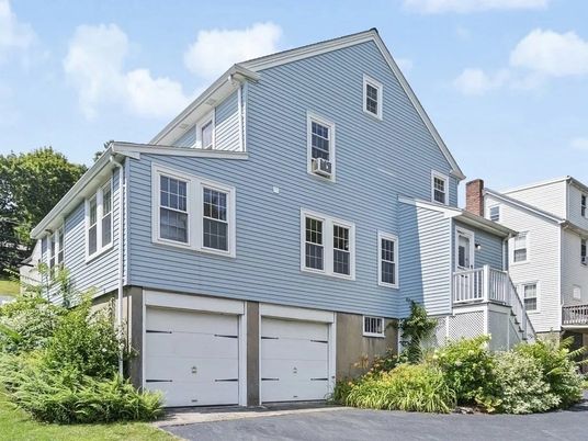 Attached, Exterior, Facade, Rowhouse