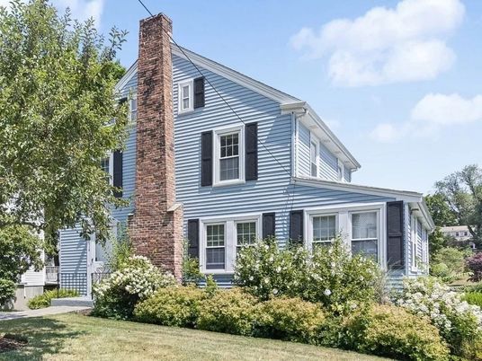 Exterior, Facade, Brick Facade, Queen Anne Victorian