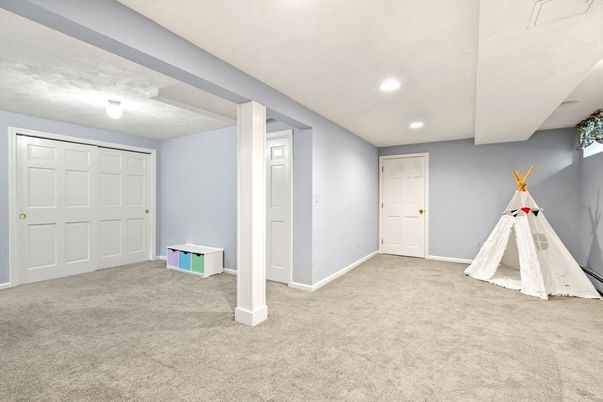 Empty room, Interior, Recessed Lighting
