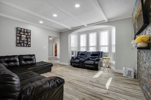 Interior, Living room, Recessed Lighting, Wood Texture Flooring