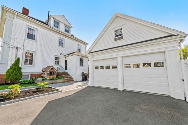 Attached, Exterior, Facade, Farmhouse