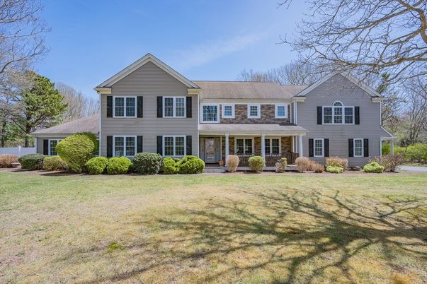 Exterior, Facade, Farmhouse