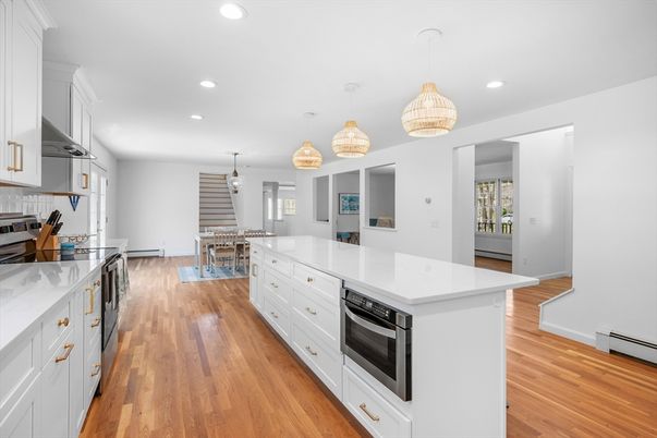 Chandelier, Dining room, Interior, Kitchen, Pendant Lights, Recessed Lighting, Wood Texture Flooring