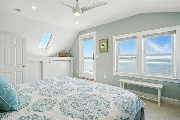 Bedroom, Interior, Recessed Lighting, Water