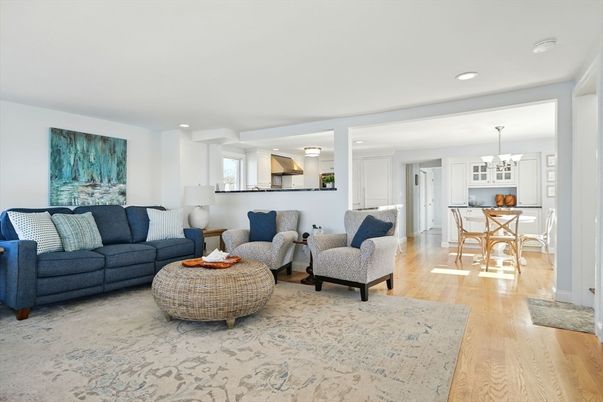 Chandelier, Dining room, Interior, Living room, Recessed Lighting, Wood Texture Flooring