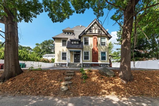 Exterior, Facade, Queen Anne Victorian