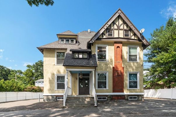 Exterior, Facade, Queen Anne Victorian