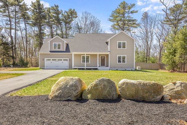 Attached, Exterior, Facade, Farmhouse