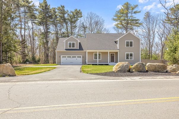 Attached, Exterior, Facade, Cape Cod