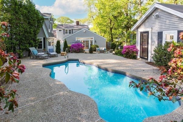 Exterior, Pool